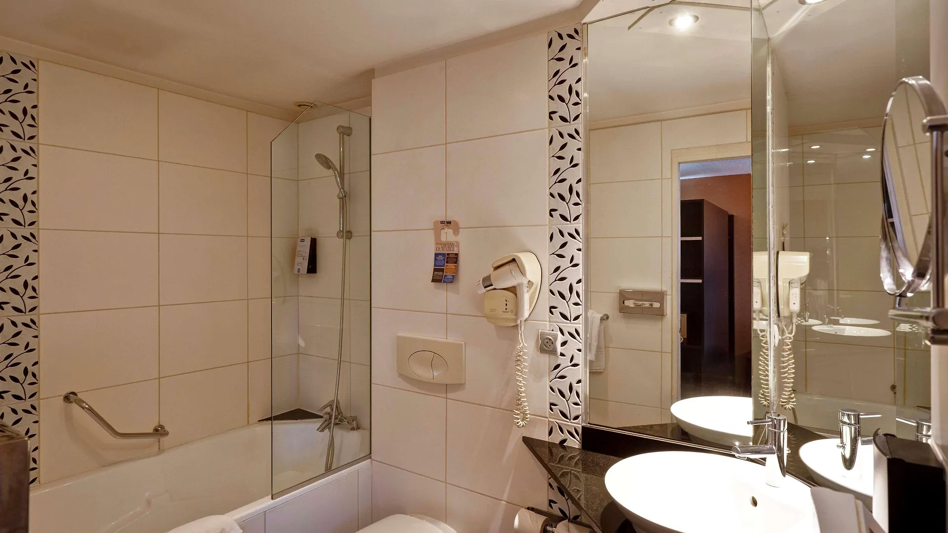 Kyriad Lyon Sud - Saint Genis Laval 3*, Saint-Genis-Laval Francia